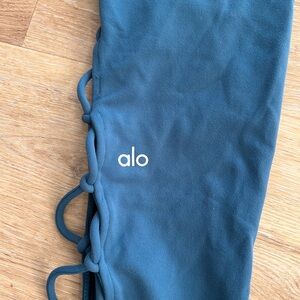 Blue Leggings with Cutout Design and High-Waisted Fit